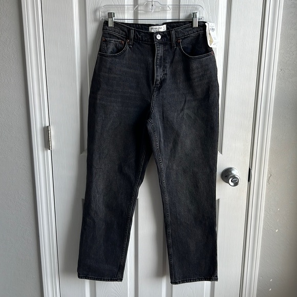 Abercrombie & Fitch Denim - NWT Abercrombie & Fitch Ultra High Rise 90s Straight Jeans